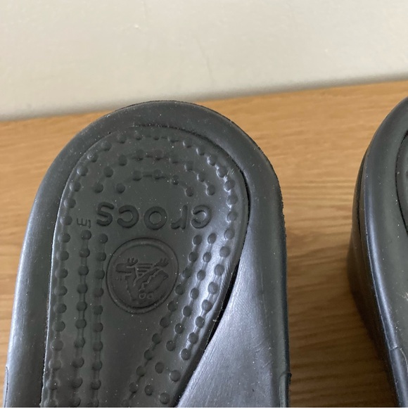 Crocs Size 11 Black Heel Sandals - NWT - Picture 4 of 6
